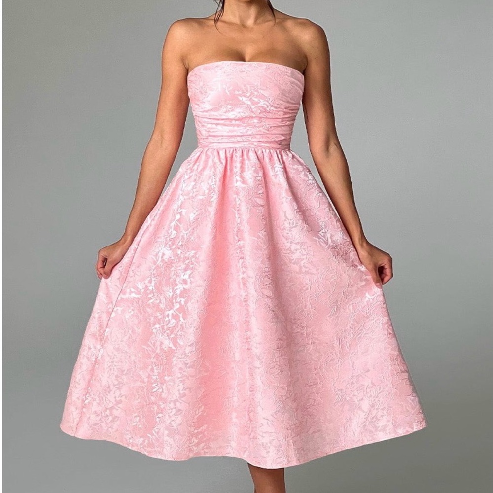 NEVER WORN New Blush Pink Strapless Dress